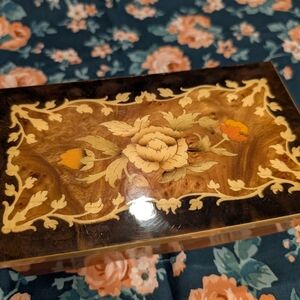 Floral Inlay Music Box Made In Italy Vintage CLEAN AND WORKS